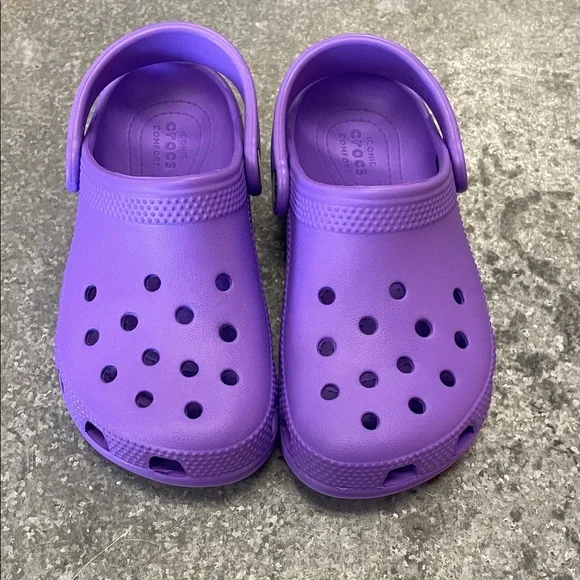 CROCS Kids Vibrant Purple Sandals - Picture 1 of 6